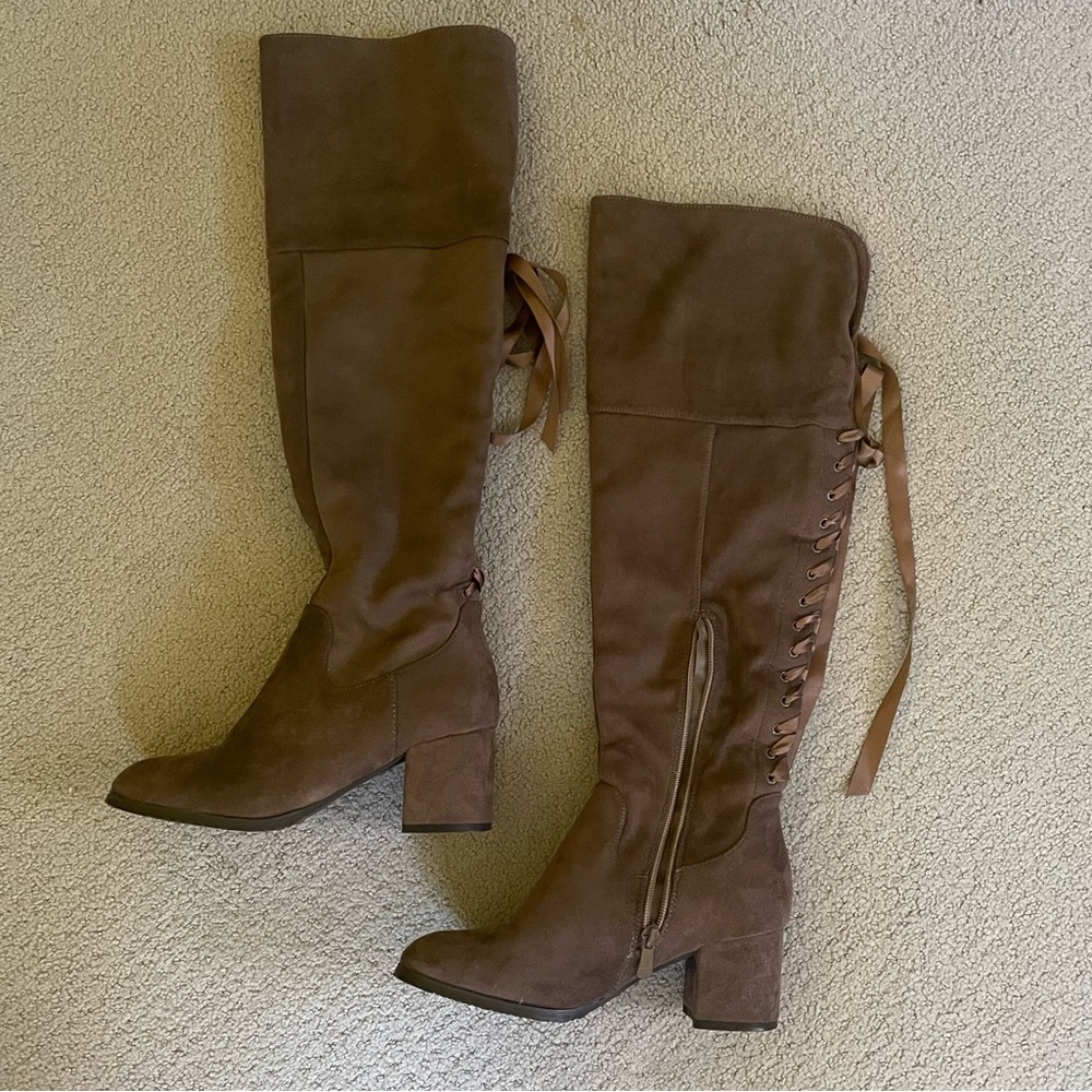 Cute Brown Boots with lace up bows on the back! Size 6